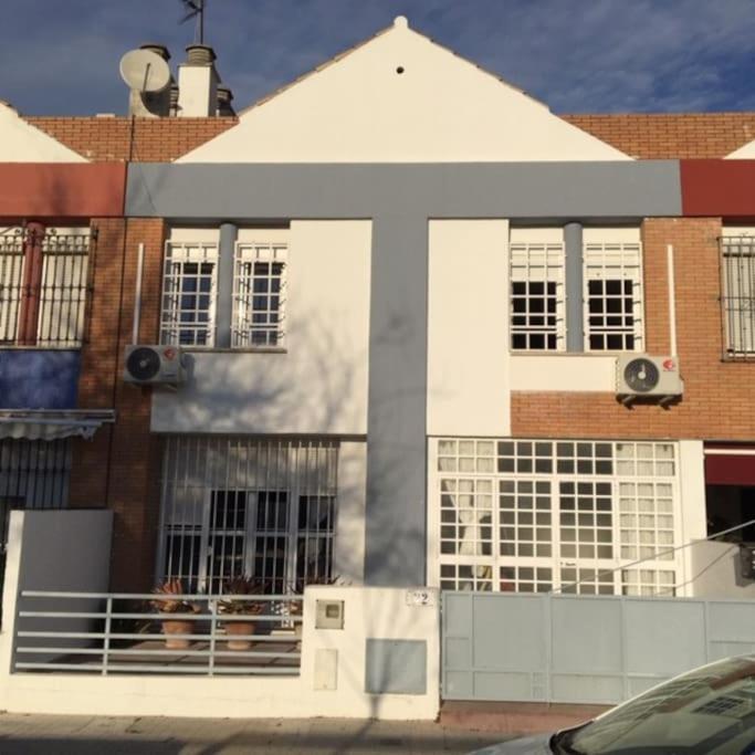 Casa Soleada en Calle Tranquila Sevilla Exterior foto